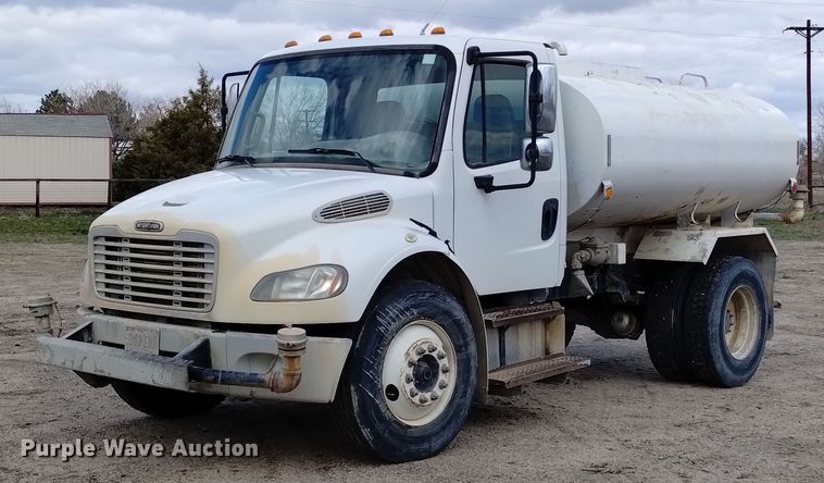 image for item DN6417 2007 Freightliner Business Class M2  water truck