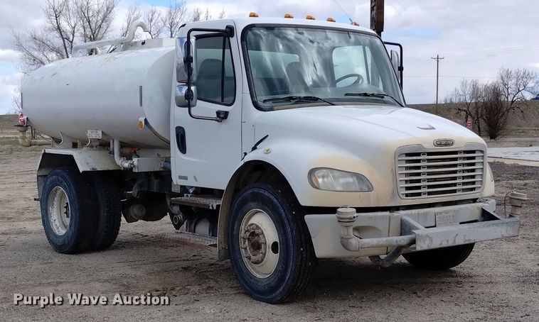 image for item DN6417 2007 Freightliner Business Class M2  water truck