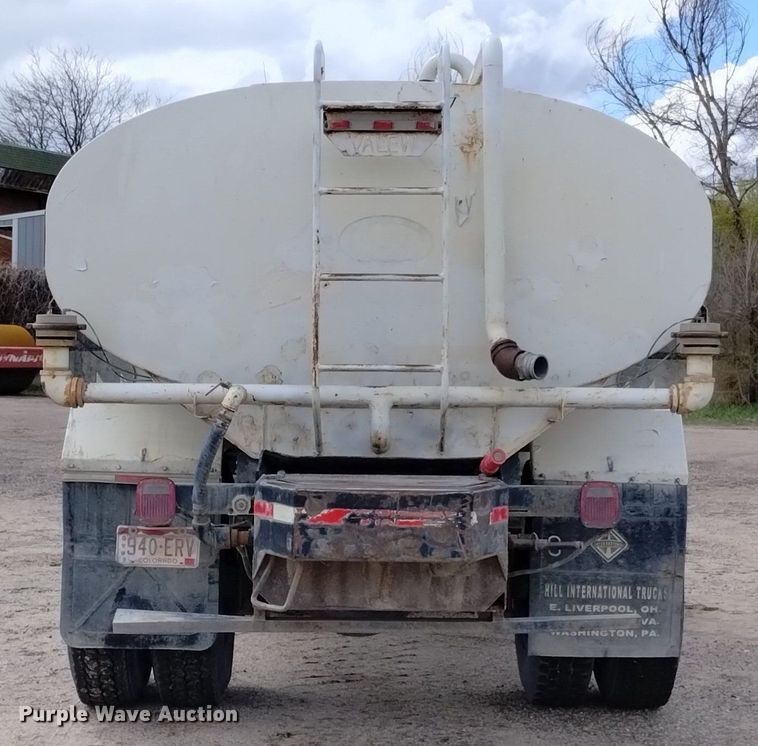 image for item DN6417 2007 Freightliner Business Class M2  water truck