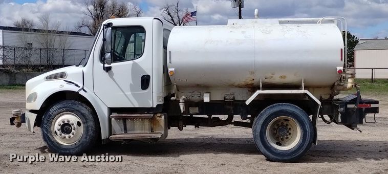 image for item DN6417 2007 Freightliner Business Class M2  water truck