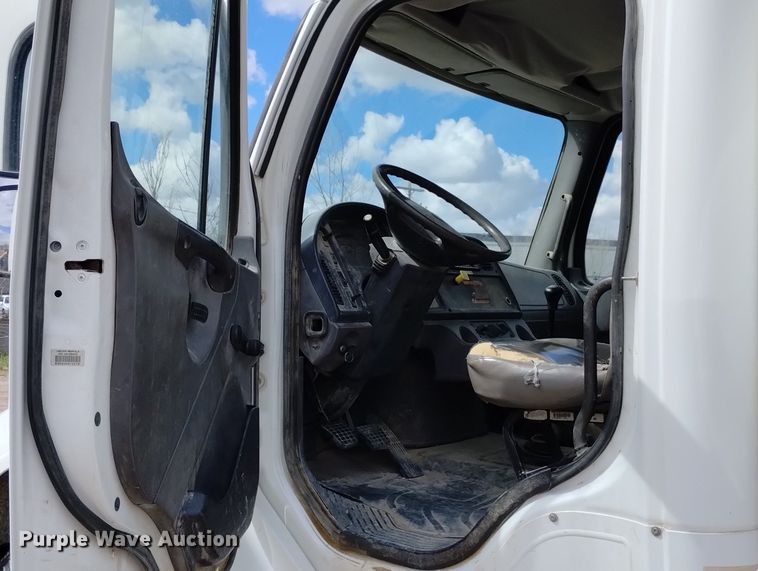 image for item DN6417 2007 Freightliner Business Class M2  water truck