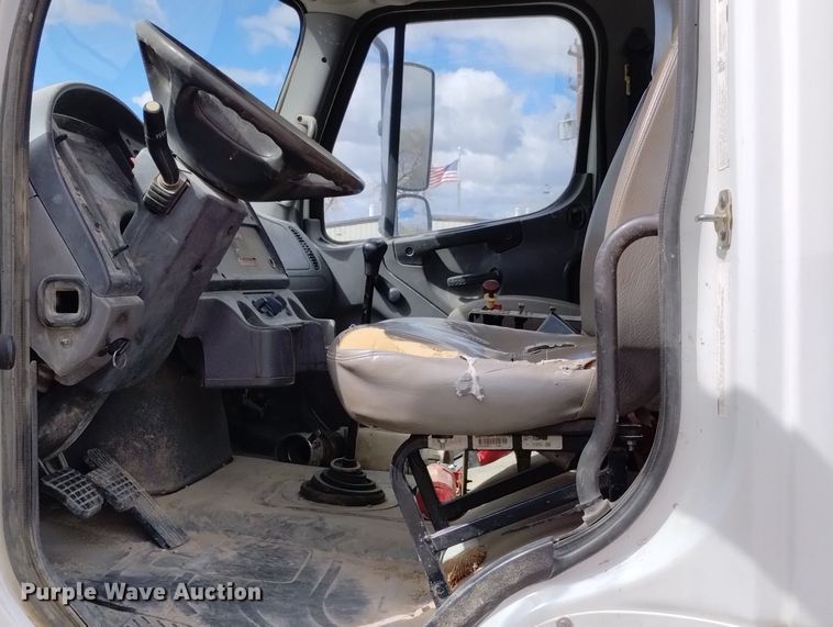 image for item DN6417 2007 Freightliner Business Class M2  water truck