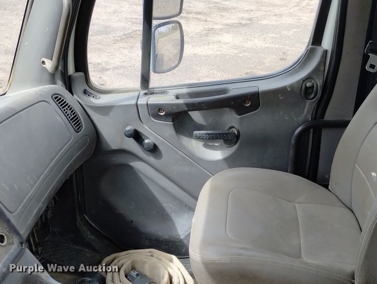 image for item DN6417 2007 Freightliner Business Class M2  water truck