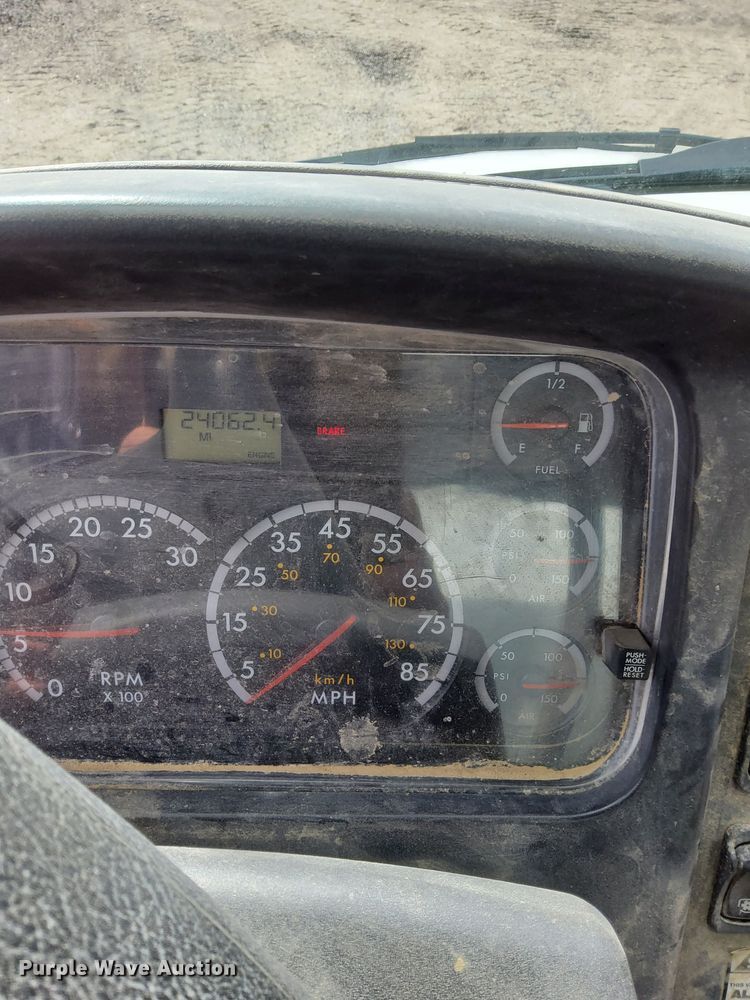 image for item DN6417 2007 Freightliner Business Class M2  water truck