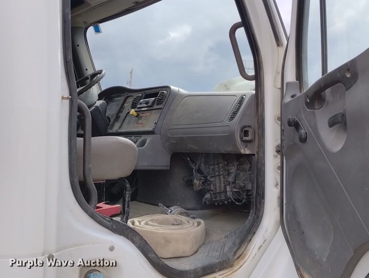 image for item DN6417 2007 Freightliner Business Class M2  water truck