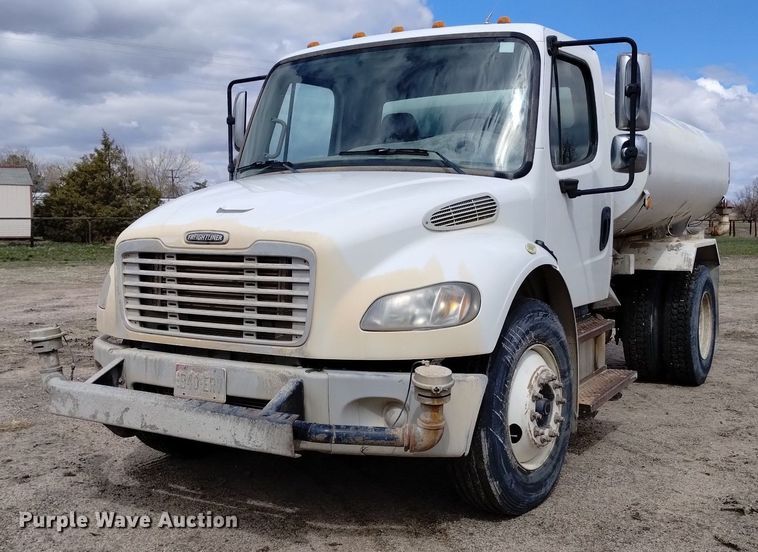 image for item DN6417 2007 Freightliner Business Class M2  water truck