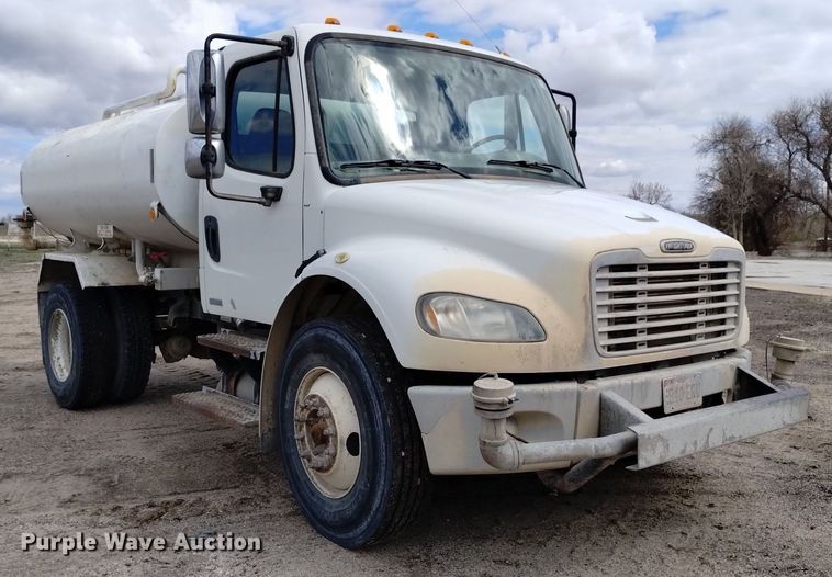 image for item DN6417 2007 Freightliner Business Class M2  water truck