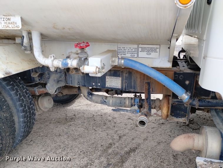 image for item DN6417 2007 Freightliner Business Class M2  water truck