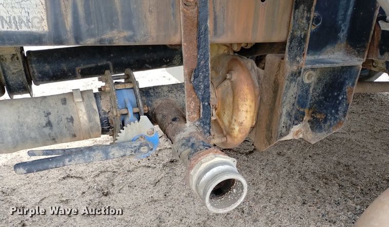 image for item DN6417 2007 Freightliner Business Class M2  water truck