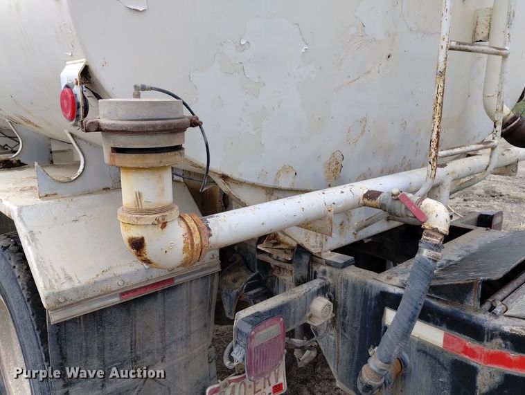 image for item DN6417 2007 Freightliner Business Class M2  water truck