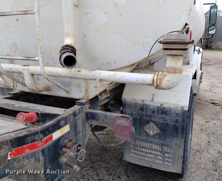 image for item DN6417 2007 Freightliner Business Class M2  water truck