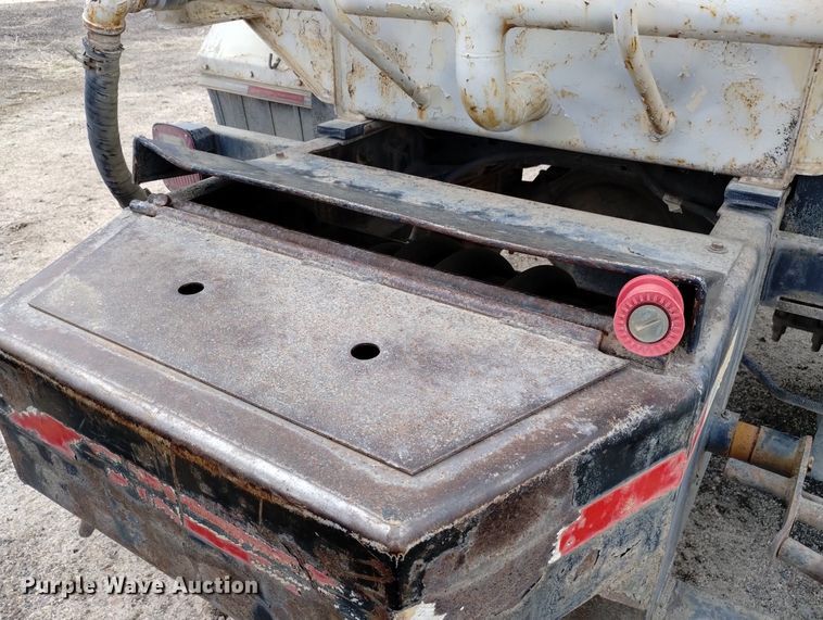 image for item DN6417 2007 Freightliner Business Class M2  water truck