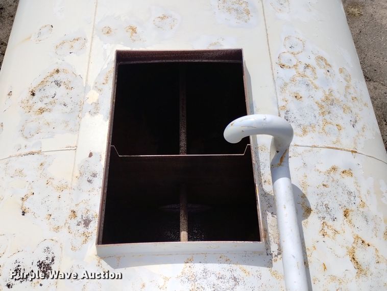 image for item DN6417 2007 Freightliner Business Class M2  water truck