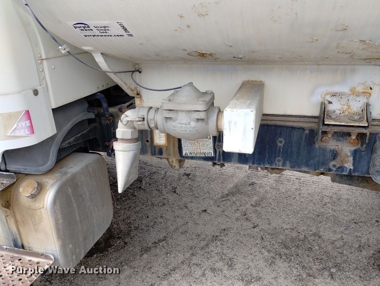 image for item DN6417 2007 Freightliner Business Class M2  water truck