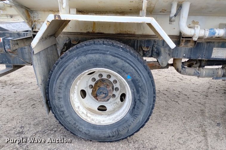 image for item DN6417 2007 Freightliner Business Class M2  water truck