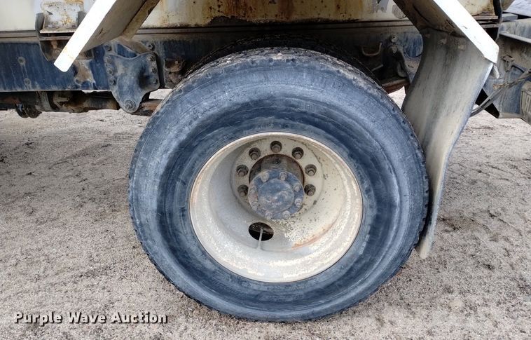 image for item DN6417 2007 Freightliner Business Class M2  water truck