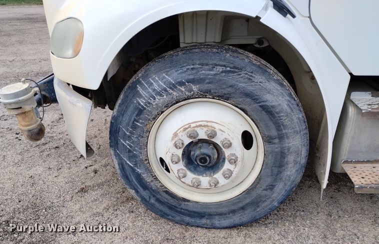 image for item DN6417 2007 Freightliner Business Class M2  water truck