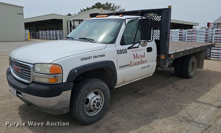 image for item DO4309 2002 GMC Sierra 3500  flatbed pickup truck