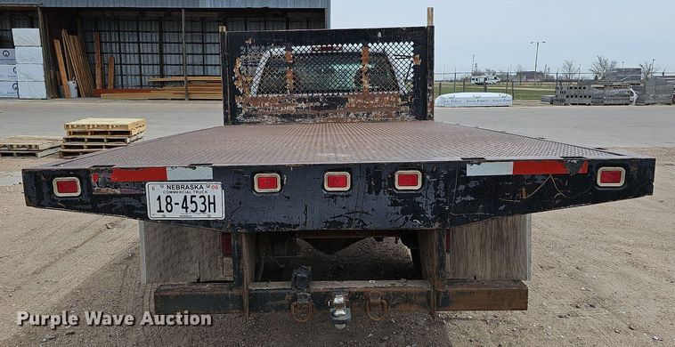 image for item DO4309 2002 GMC Sierra 3500  flatbed pickup truck