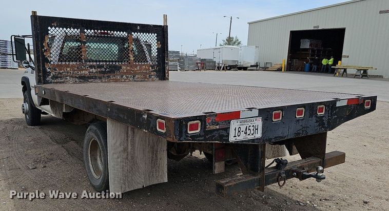 image for item DO4309 2002 GMC Sierra 3500  flatbed pickup truck