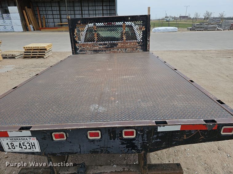 image for item DO4309 2002 GMC Sierra 3500  flatbed pickup truck