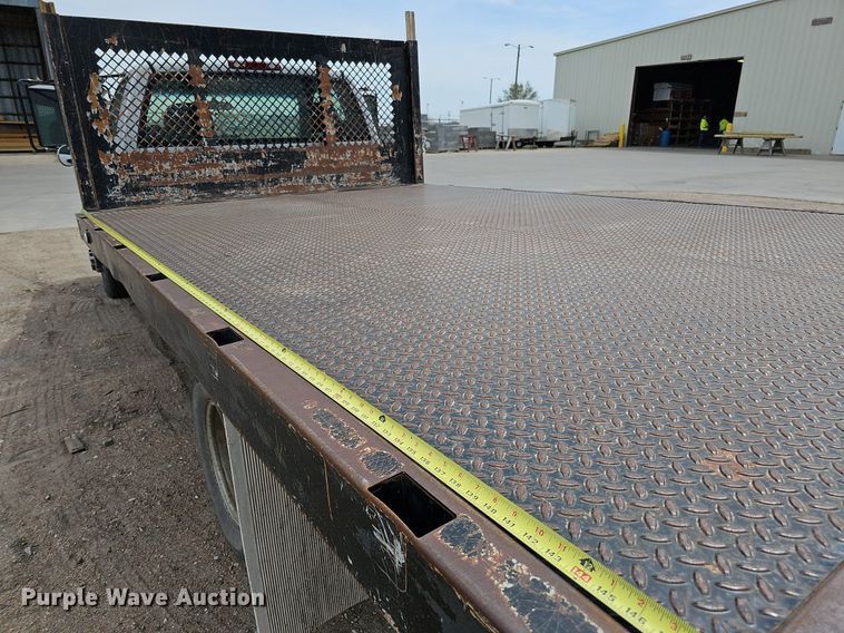 image for item DO4309 2002 GMC Sierra 3500  flatbed pickup truck