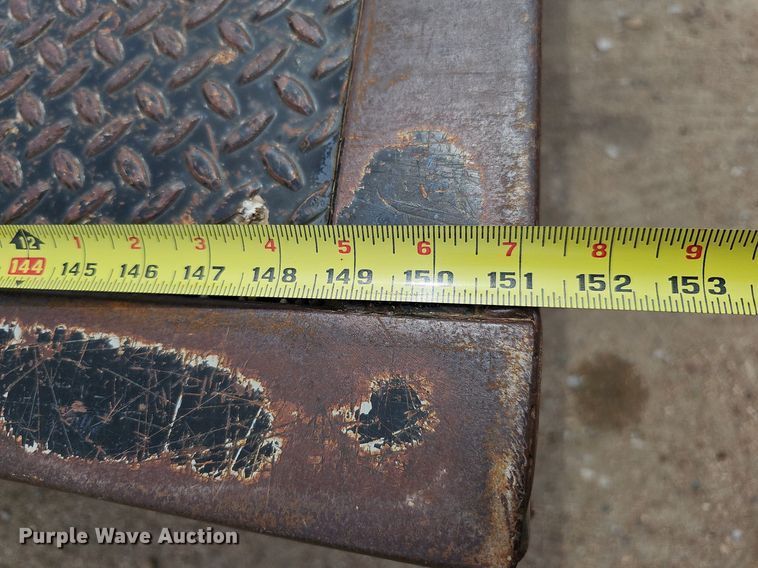 image for item DO4309 2002 GMC Sierra 3500  flatbed pickup truck