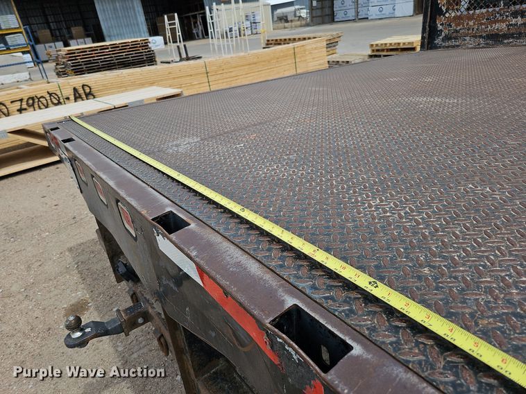 image for item DO4309 2002 GMC Sierra 3500  flatbed pickup truck