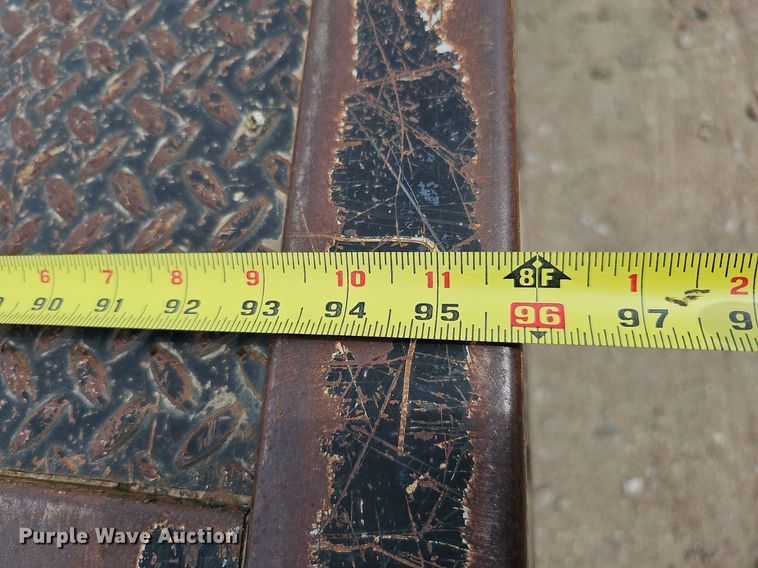 image for item DO4309 2002 GMC Sierra 3500  flatbed pickup truck