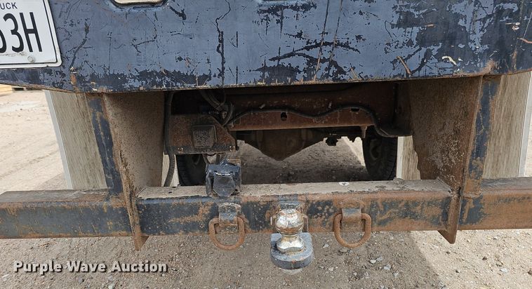 image for item DO4309 2002 GMC Sierra 3500  flatbed pickup truck