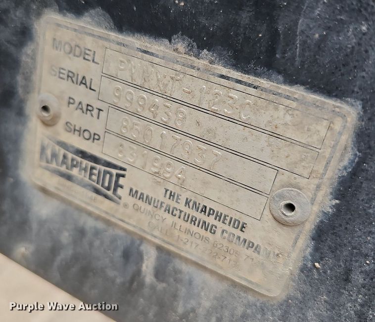 image for item DO4309 2002 GMC Sierra 3500  flatbed pickup truck