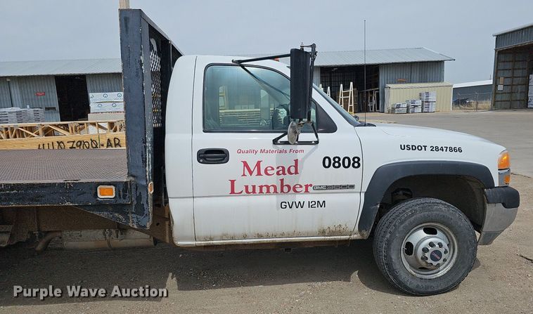 image for item DO4309 2002 GMC Sierra 3500  flatbed pickup truck