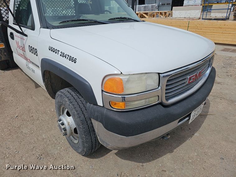 image for item DO4309 2002 GMC Sierra 3500  flatbed pickup truck