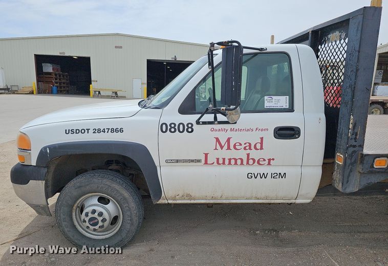 image for item DO4309 2002 GMC Sierra 3500  flatbed pickup truck