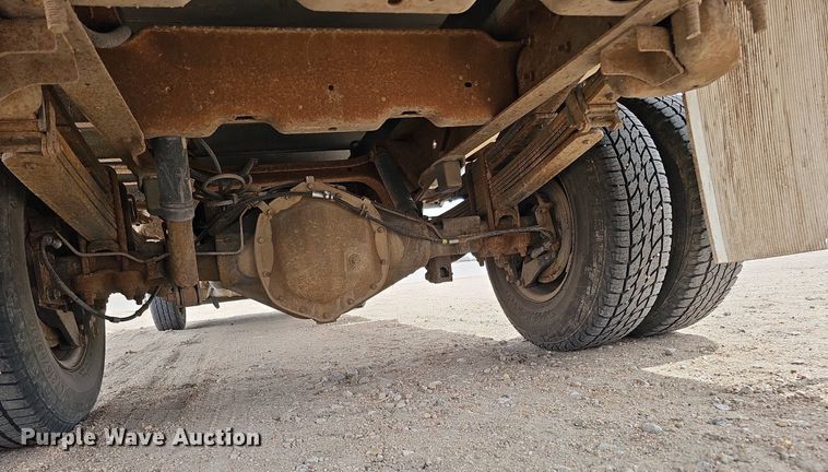 image for item DO4309 2002 GMC Sierra 3500  flatbed pickup truck