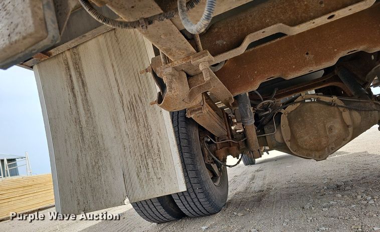 image for item DO4309 2002 GMC Sierra 3500  flatbed pickup truck