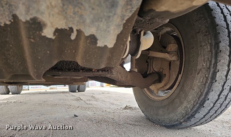 image for item DO4309 2002 GMC Sierra 3500  flatbed pickup truck