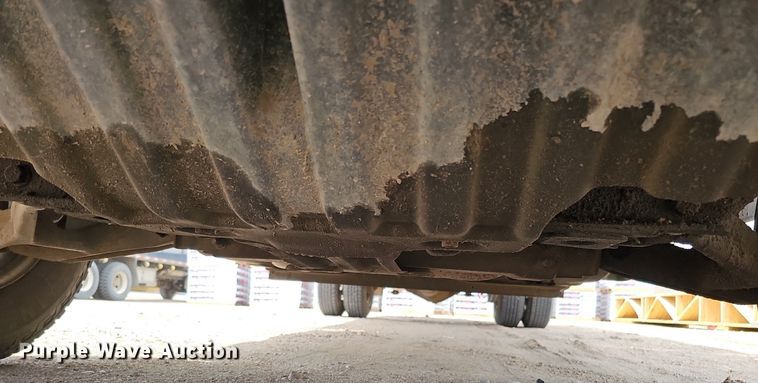 image for item DO4309 2002 GMC Sierra 3500  flatbed pickup truck