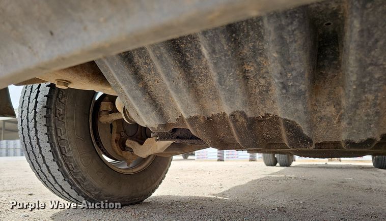 image for item DO4309 2002 GMC Sierra 3500  flatbed pickup truck