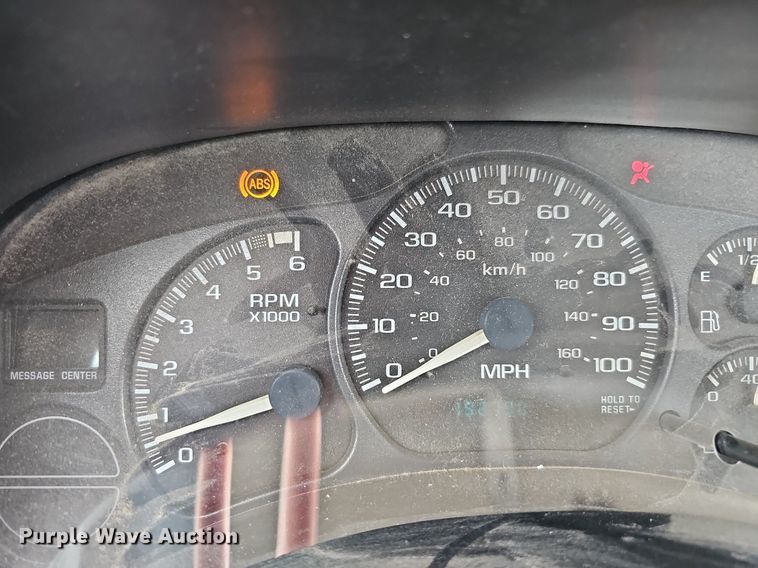 image for item DO4309 2002 GMC Sierra 3500  flatbed pickup truck