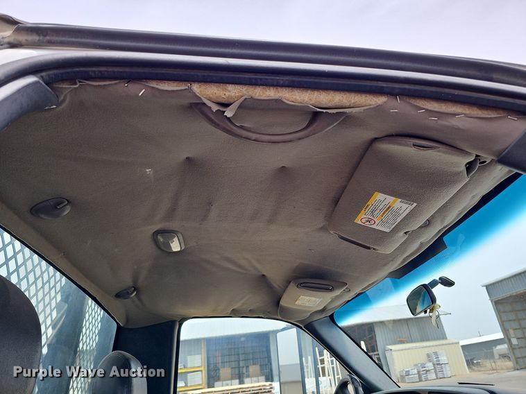 image for item DO4309 2002 GMC Sierra 3500  flatbed pickup truck