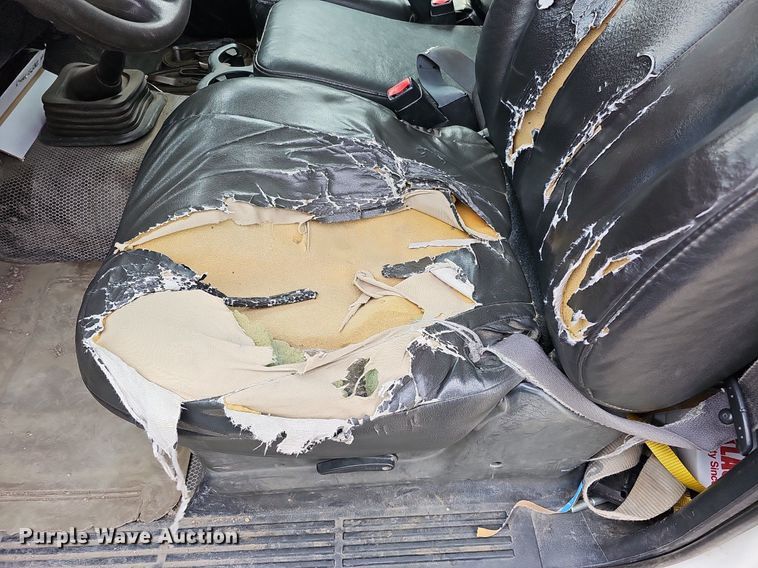 image for item DO4309 2002 GMC Sierra 3500  flatbed pickup truck