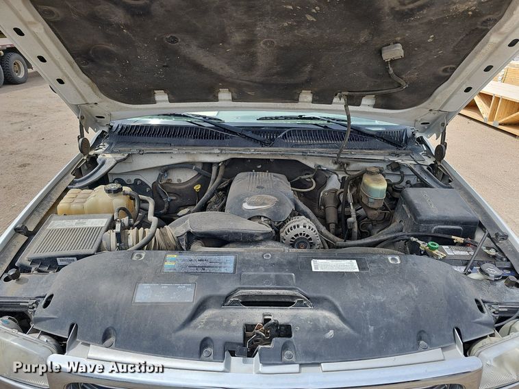 image for item DO4309 2002 GMC Sierra 3500  flatbed pickup truck