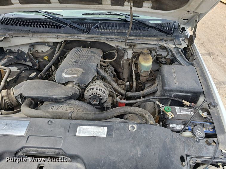 image for item DO4309 2002 GMC Sierra 3500  flatbed pickup truck