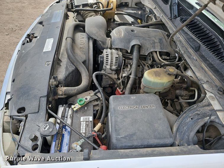 image for item DO4309 2002 GMC Sierra 3500  flatbed pickup truck