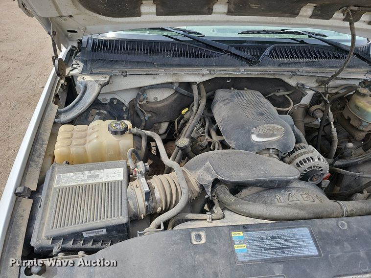 image for item DO4309 2002 GMC Sierra 3500  flatbed pickup truck