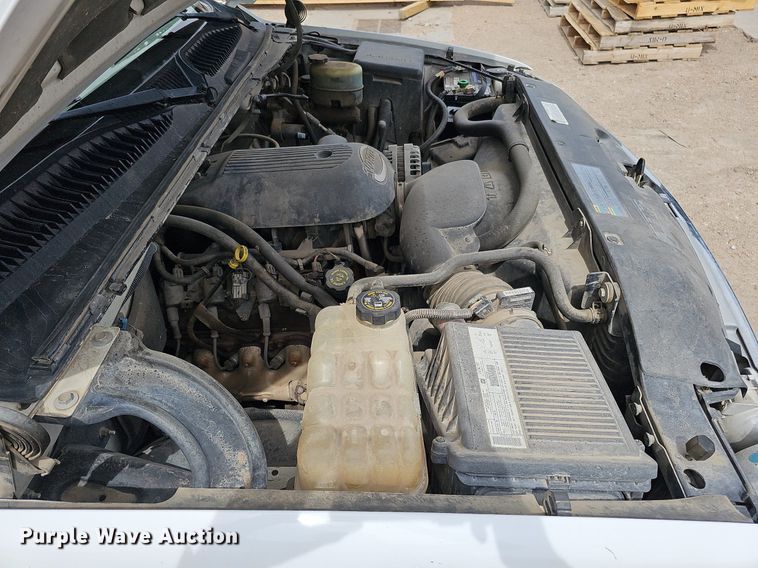 image for item DO4309 2002 GMC Sierra 3500  flatbed pickup truck