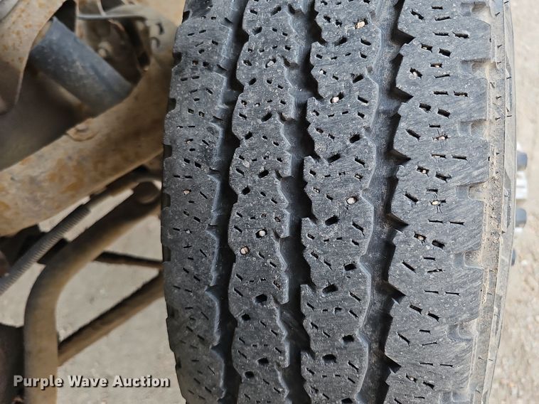 image for item DO4309 2002 GMC Sierra 3500  flatbed pickup truck