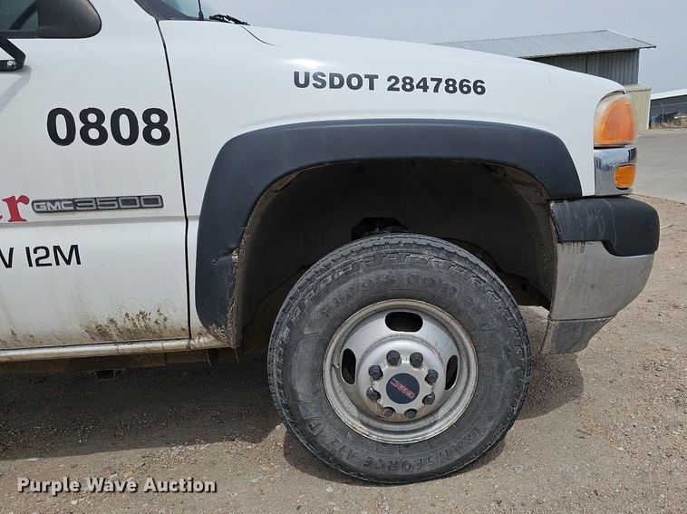 image for item DO4309 2002 GMC Sierra 3500  flatbed pickup truck