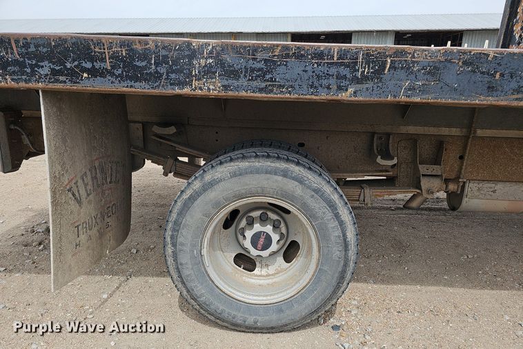 image for item DO4309 2002 GMC Sierra 3500  flatbed pickup truck